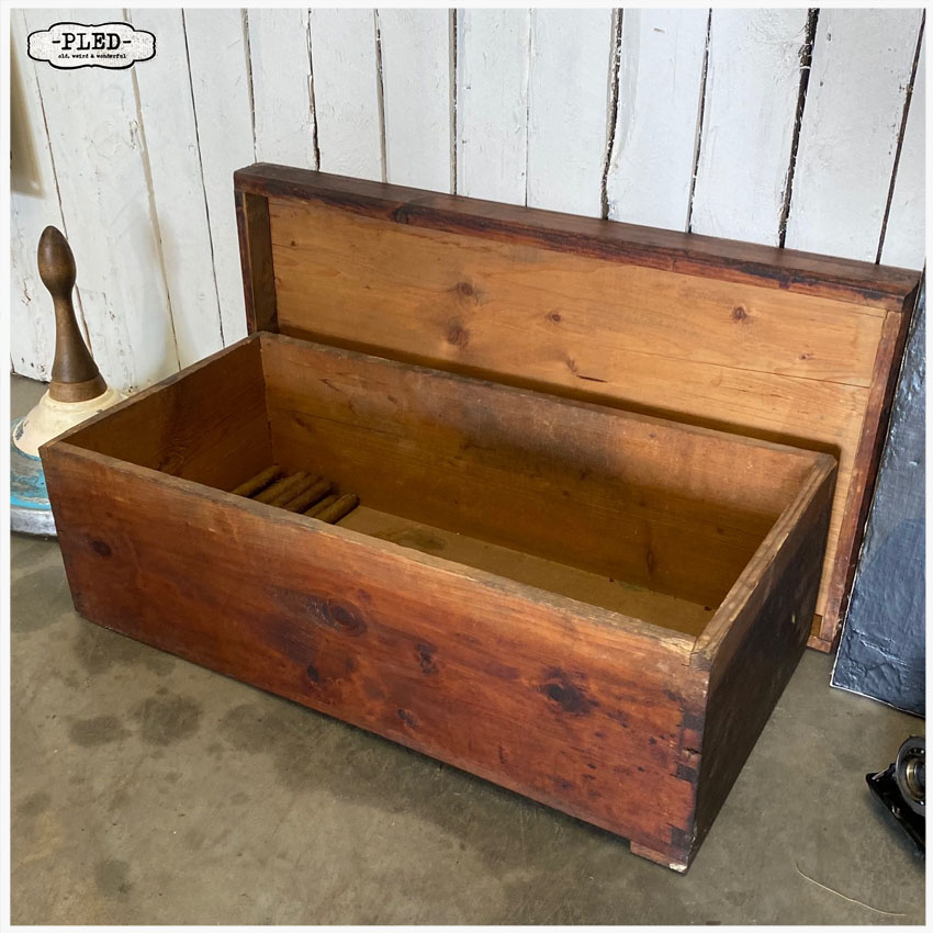 Oude houten kist met deksel – | Antique | Furniture | Industrial