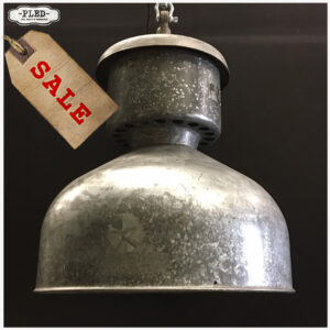 Oude, industriële hanglamp