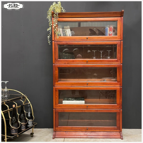 Stacking bookcase met facet geslepen glas