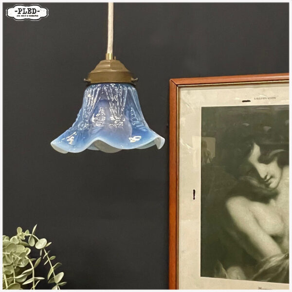 Elegant, oud, glazen hanglampje met messing fitting