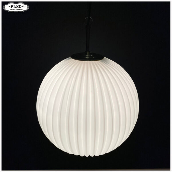 Prachtige, oude, opaalglazen hanglamp / globe - Afbeelding 2
