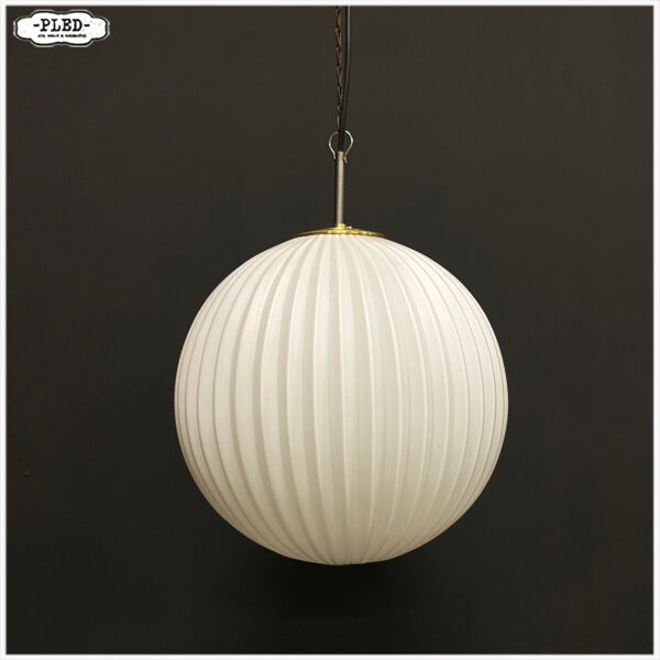Prachtige, oude, opaalglazen hanglamp / globe - Afbeelding 4