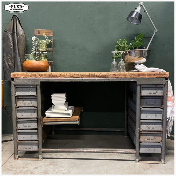 Oude industriële werkbank cq bureau / sidetable met lades - Afbeelding 15