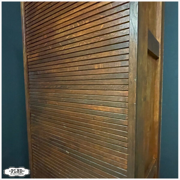 Oude, hoge, houten roldeurkast - Afbeelding 6