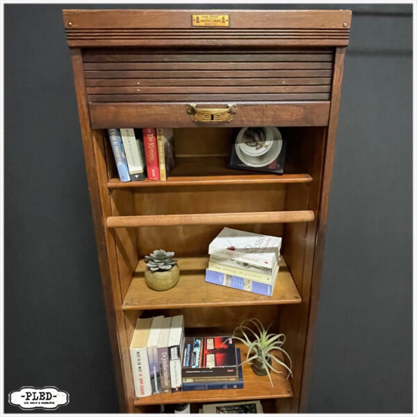 Oude, hoge, houten roldeurkast - Afbeelding 8