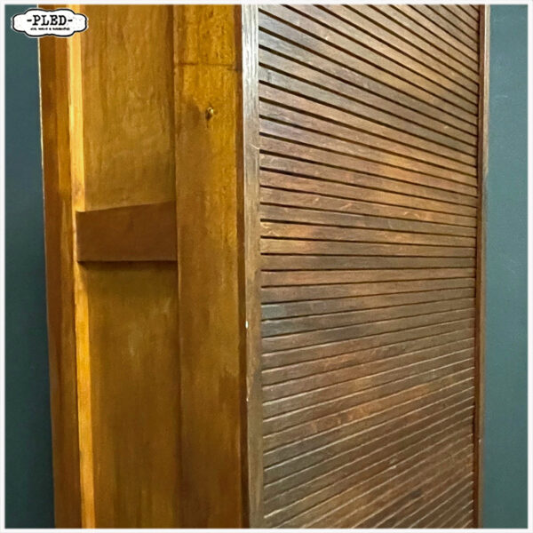 Oude, hoge, houten roldeurkast - Afbeelding 7