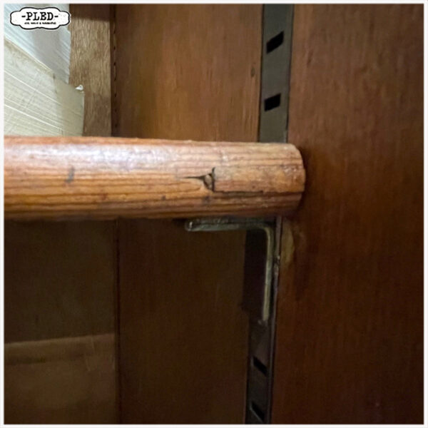 Oude, hoge, houten roldeurkast - Afbeelding 16