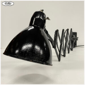 Oude schaarlamp met zwart emaille kap, Bauhaus, DRGM