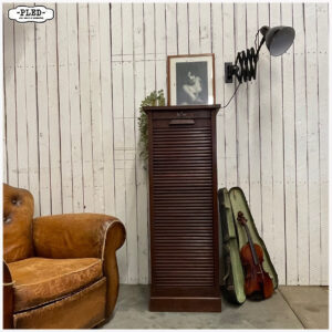 Vintage roldeurkast, met slot en sleutel