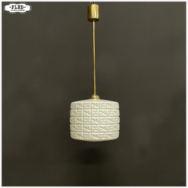 Opaline pendellamp met messing pendel