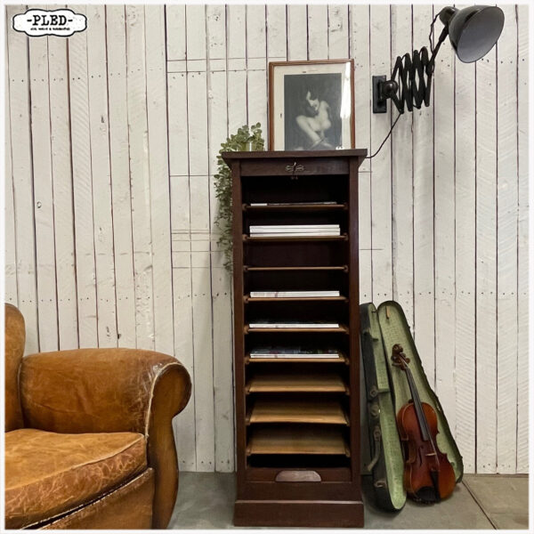 Vintage roldeurkast, met slot en sleutel - Afbeelding 2