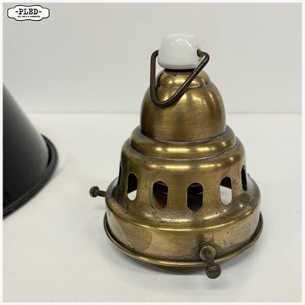 Oude, zwart geëmailleerde hanglamp met messing lamphouder - Afbeelding 7