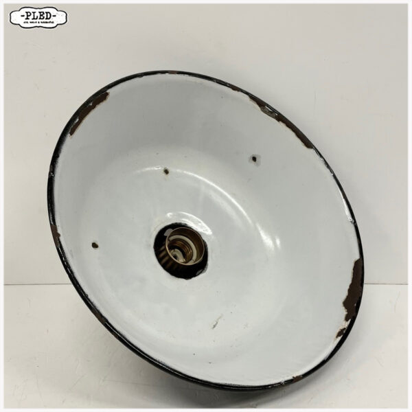 Oude, zwart geëmailleerde hanglamp met messing lamphouder - Afbeelding 4
