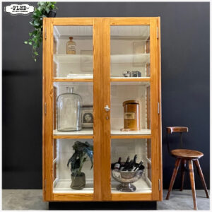Vintage houten laboratoriumkast, 1960