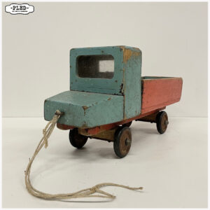 Oude houten speelgoed auto