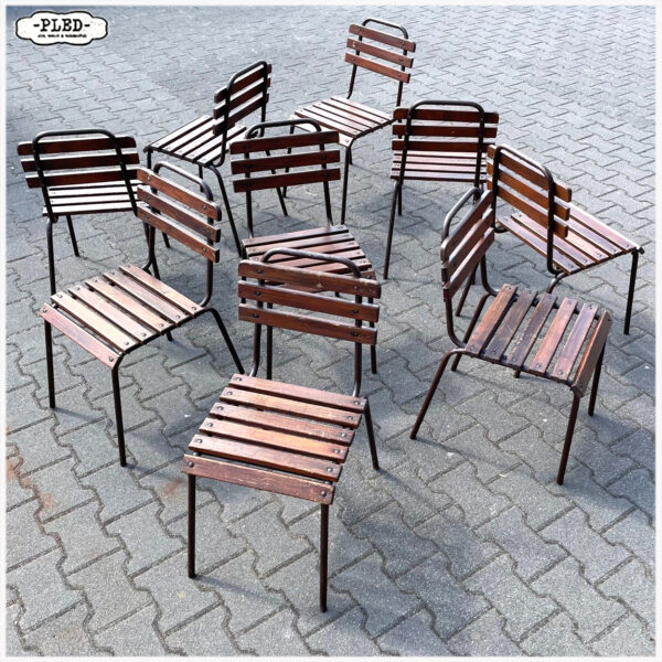Oude stapelbare (terras)stoelen - Afbeelding 2