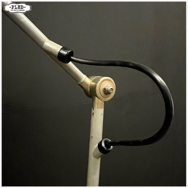 drie-armige-bag-turgi-werkplaatslamp-met-tafelklem - Afbeelding 13