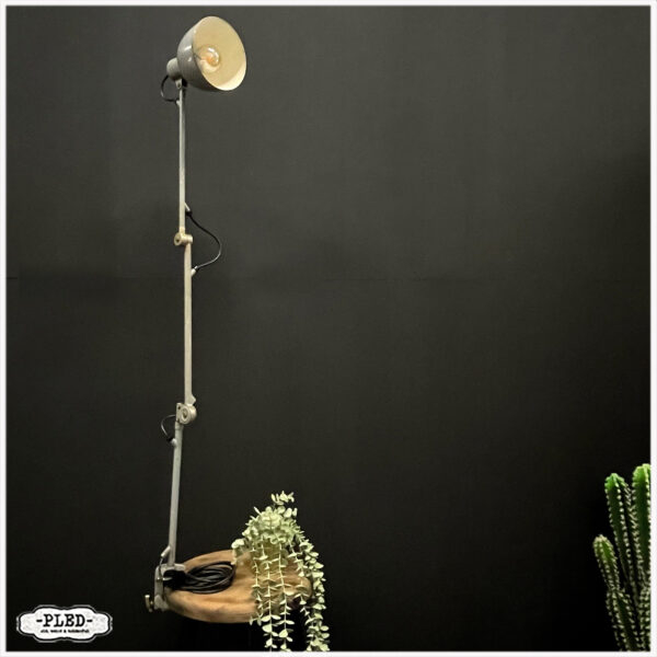 drie-armige-bag-turgi-werkplaatslamp-met-tafelklem - Afbeelding 5