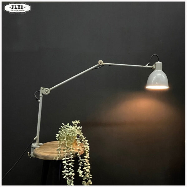 drie-armige-bag-turgi-werkplaatslamp-met-tafelklem - Afbeelding 6