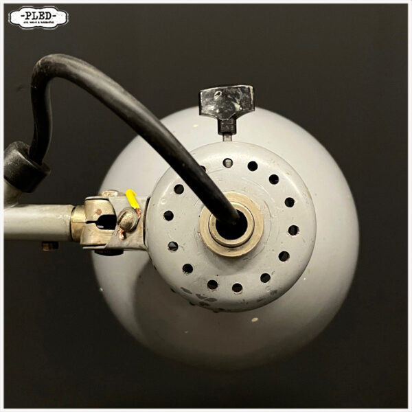 drie-armige-bag-turgi-werkplaatslamp-met-tafelklem - Afbeelding 9