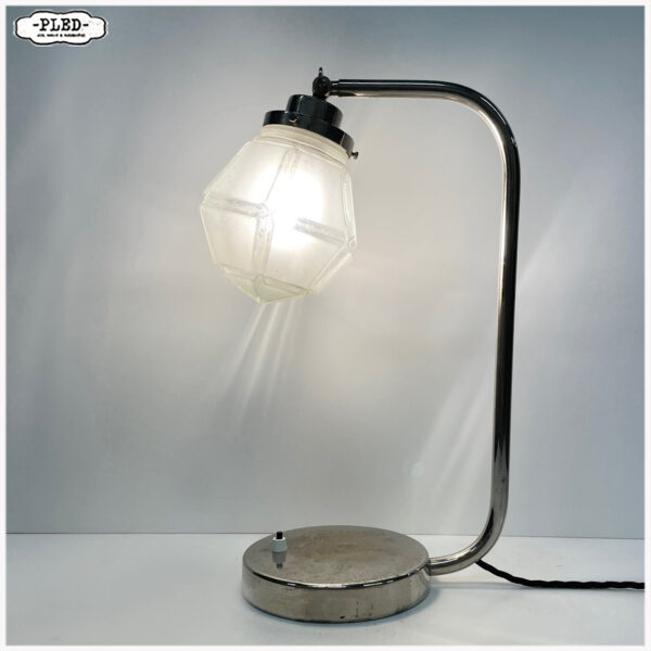 Art Deco bureaulamp met gefacetteerde kap