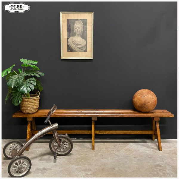 Mooi, oud, houten bankje - Afbeelding 2
