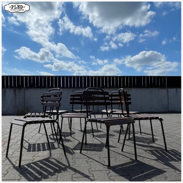 Oude stapelbare (terras)stoelen - Afbeelding 12