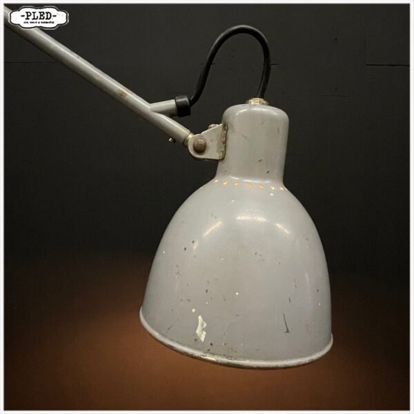 drie-armige-bag-turgi-werkplaatslamp-met-tafelklem - Afbeelding 7
