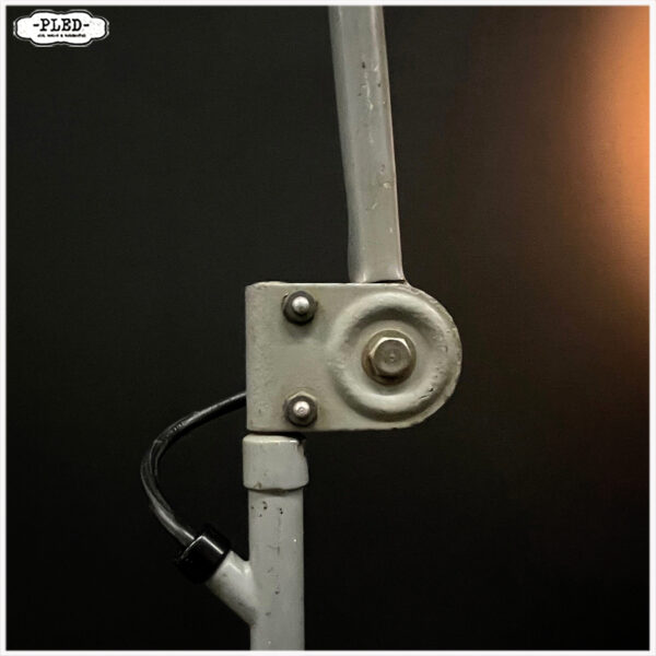 drie-armige-bag-turgi-werkplaatslamp-met-tafelklem - Afbeelding 14