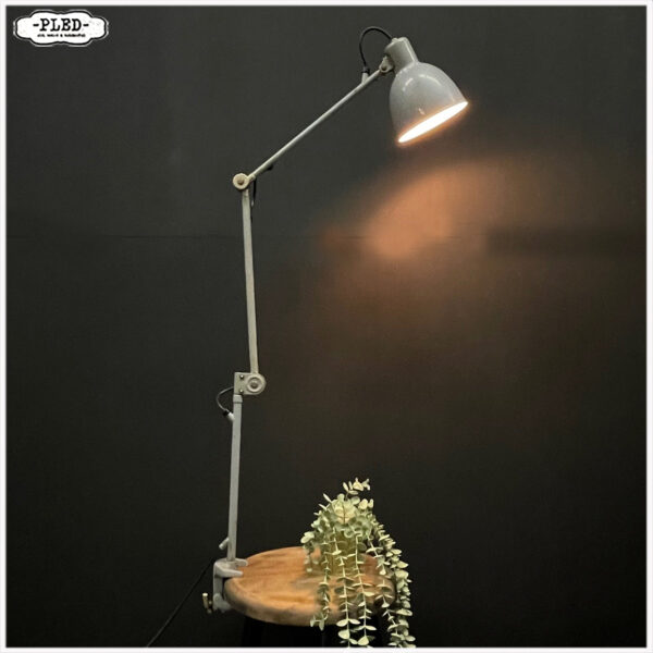 drie-armige-bag-turgi-werkplaatslamp-met-tafelklem - Afbeelding 3