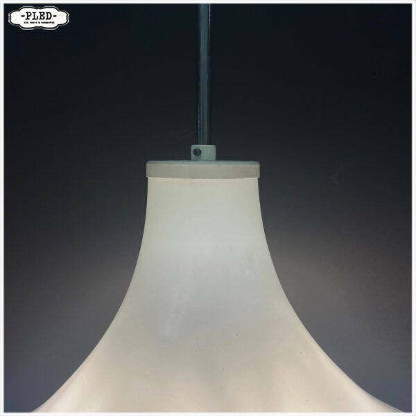 Vintage opaline pendel lamp, space age, Dřevo Humpolec - Afbeelding 13