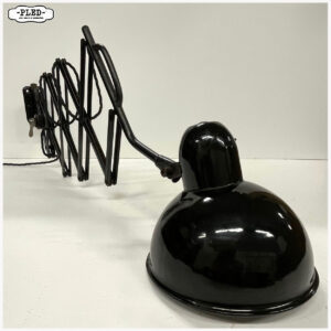 Oude schaarlamp met zwart geëmailleerde kap, Bauhaus