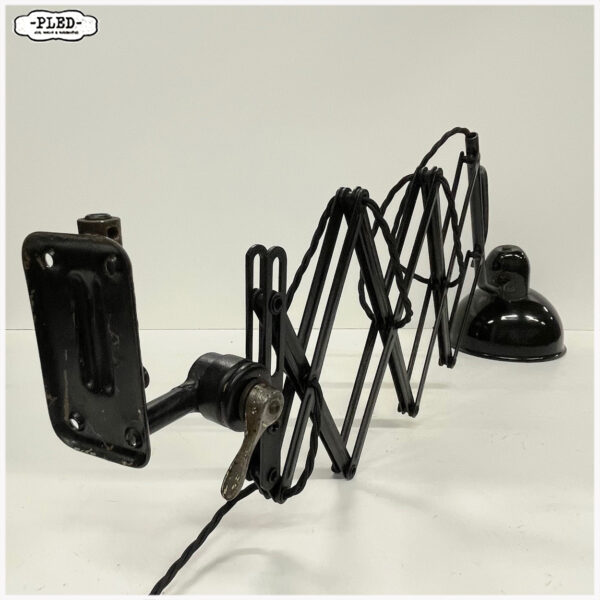 Oude schaarlamp met zwart geëmailleerde kap, Bauhaus - Afbeelding 4