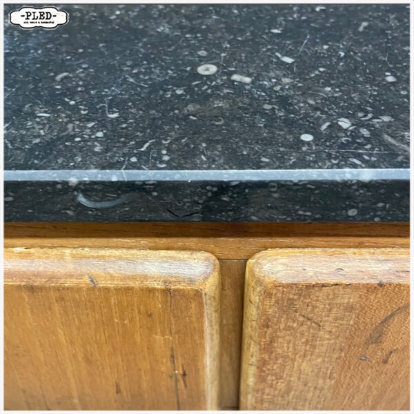 Beukenhouten apothekerskast met hardstenen blad - Afbeelding 10