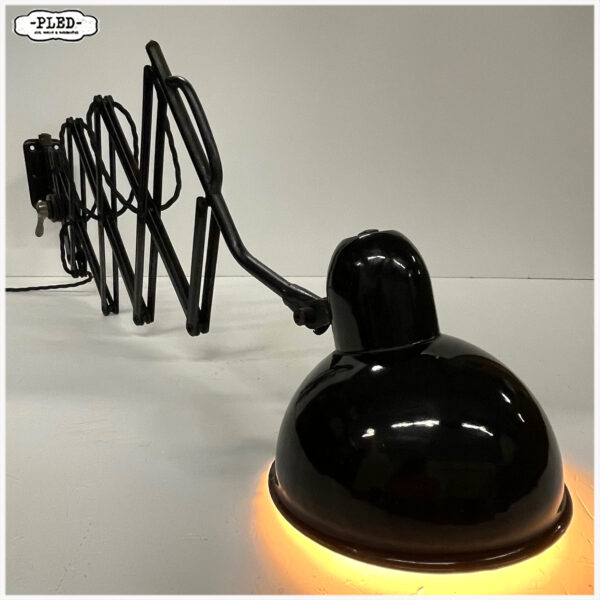 Oude schaarlamp met zwart geëmailleerde kap, Bauhaus - Afbeelding 2