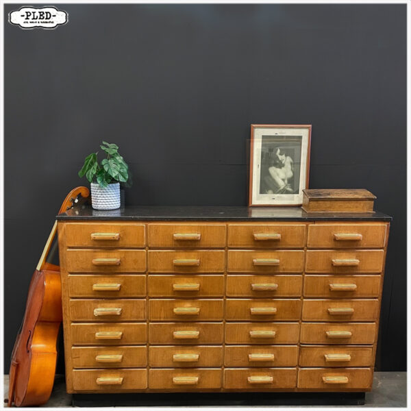 Beukenhouten apothekerskast met hardstenen blad - Afbeelding 2
