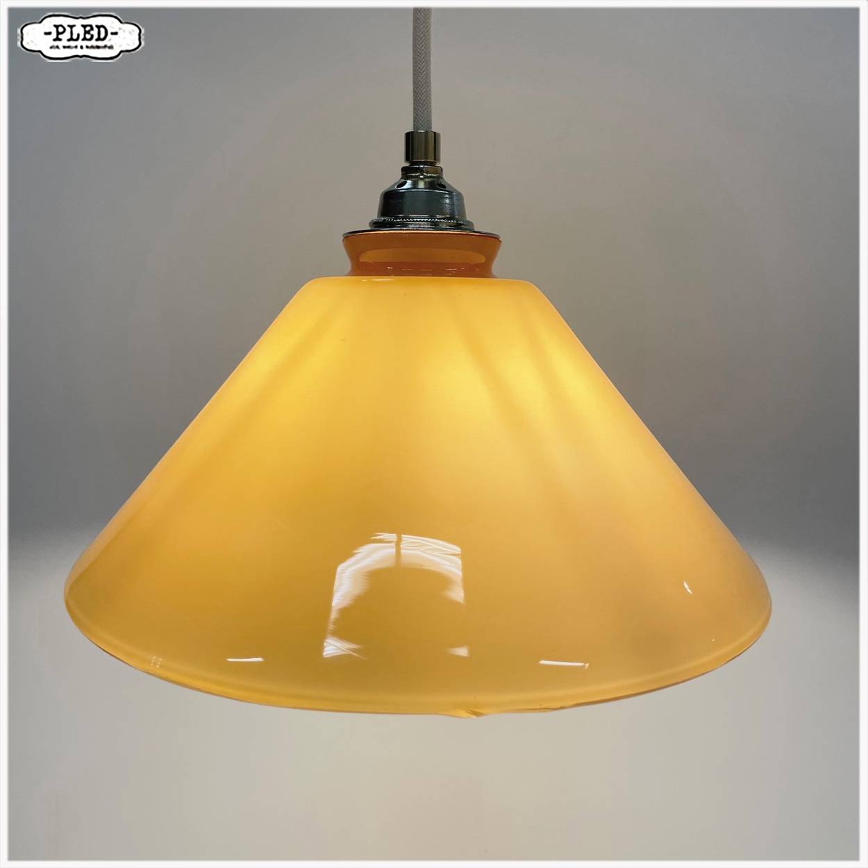 Paar vintage okergele opaalglazen hanglampen - Afbeelding 3