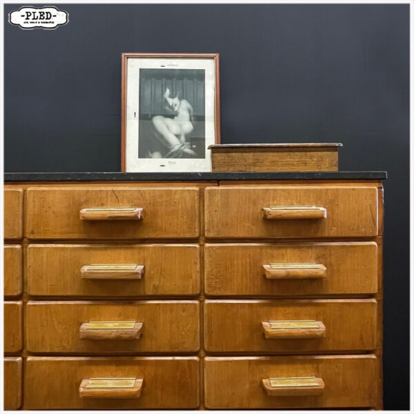 Beukenhouten apothekerskast met hardstenen blad - Afbeelding 6