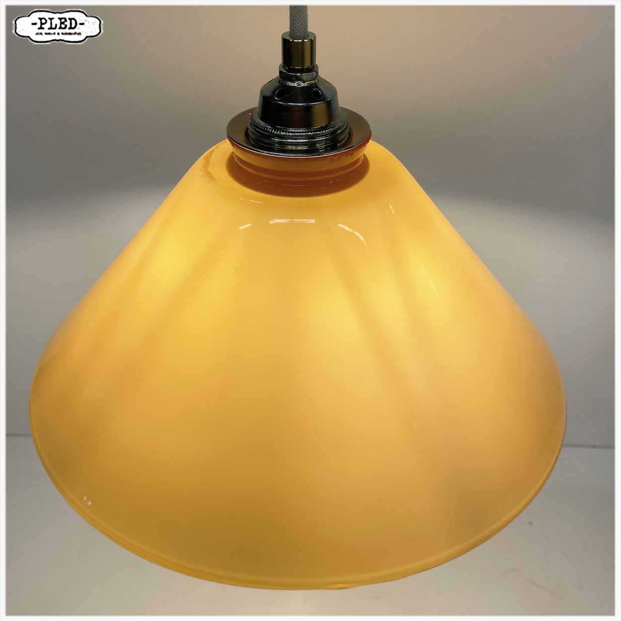 Paar vintage okergele opaalglazen hanglampen - Afbeelding 5