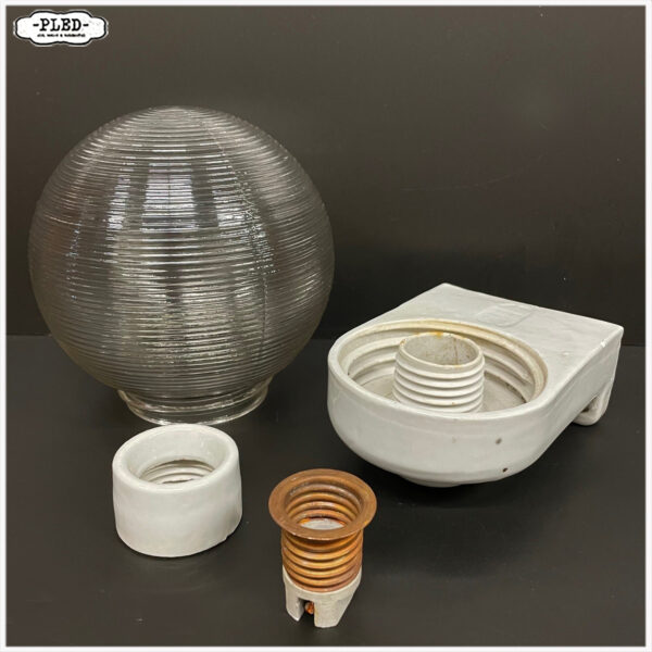 Vintage porseleinen wandlamp met bol schutglas - Afbeelding 6