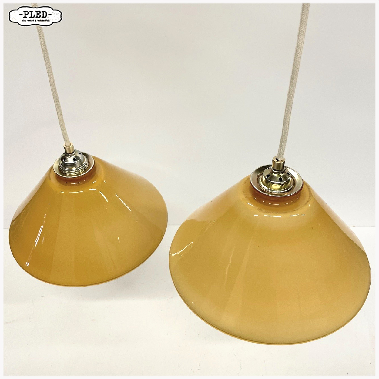 Paar vintage okergele opaalglazen hanglampen - Afbeelding 6