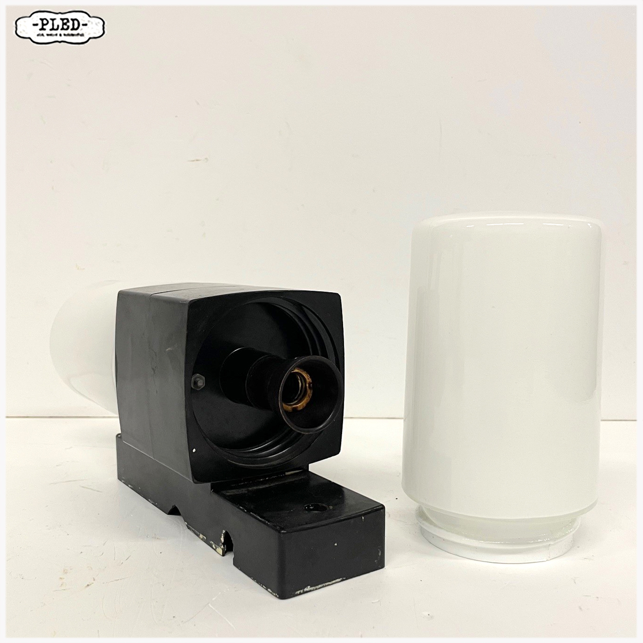 Bakelieten wandlamp met melkglas, Bauhaus stijl (sleets) - Afbeelding 3