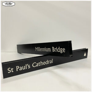 originele bewegwijzering bordjes uit Londen