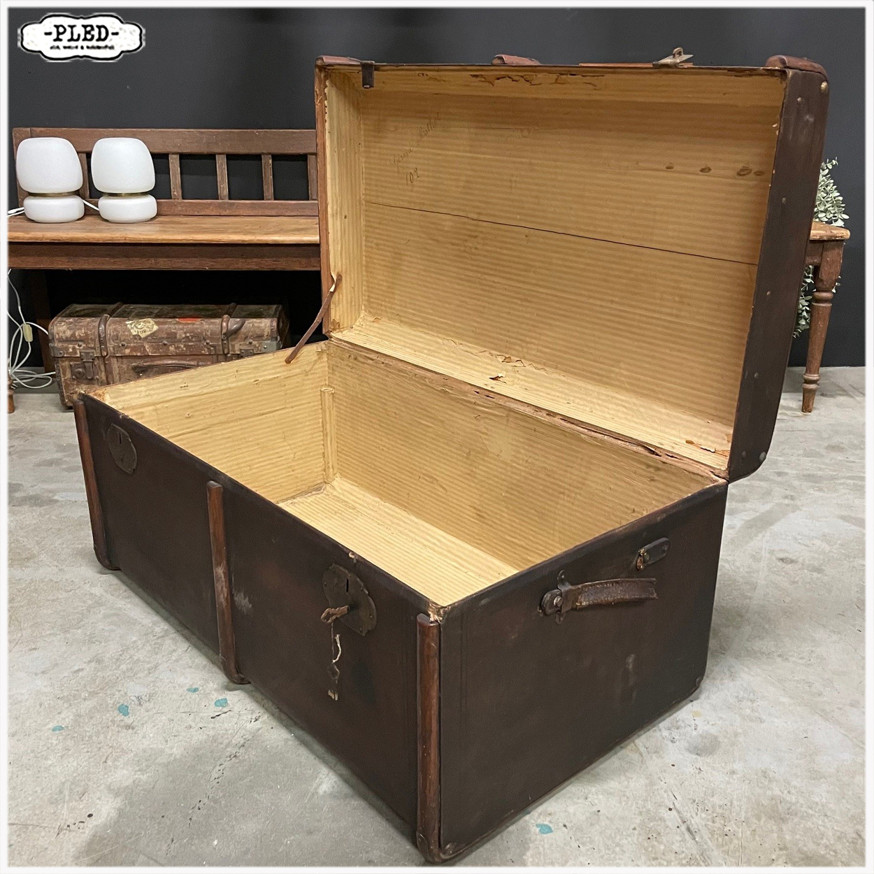 Oude, decoratieve reiskoffer - Afbeelding 2