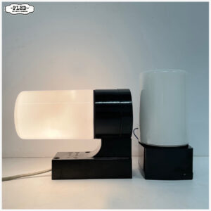 Bakelieten Bauhaus wandlamp / badkamerlamp met opaline glas