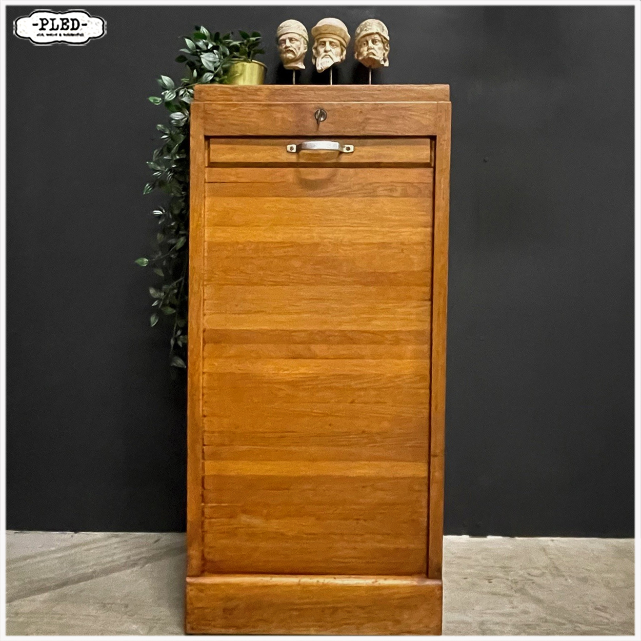 Licht eiken roldeurkastje