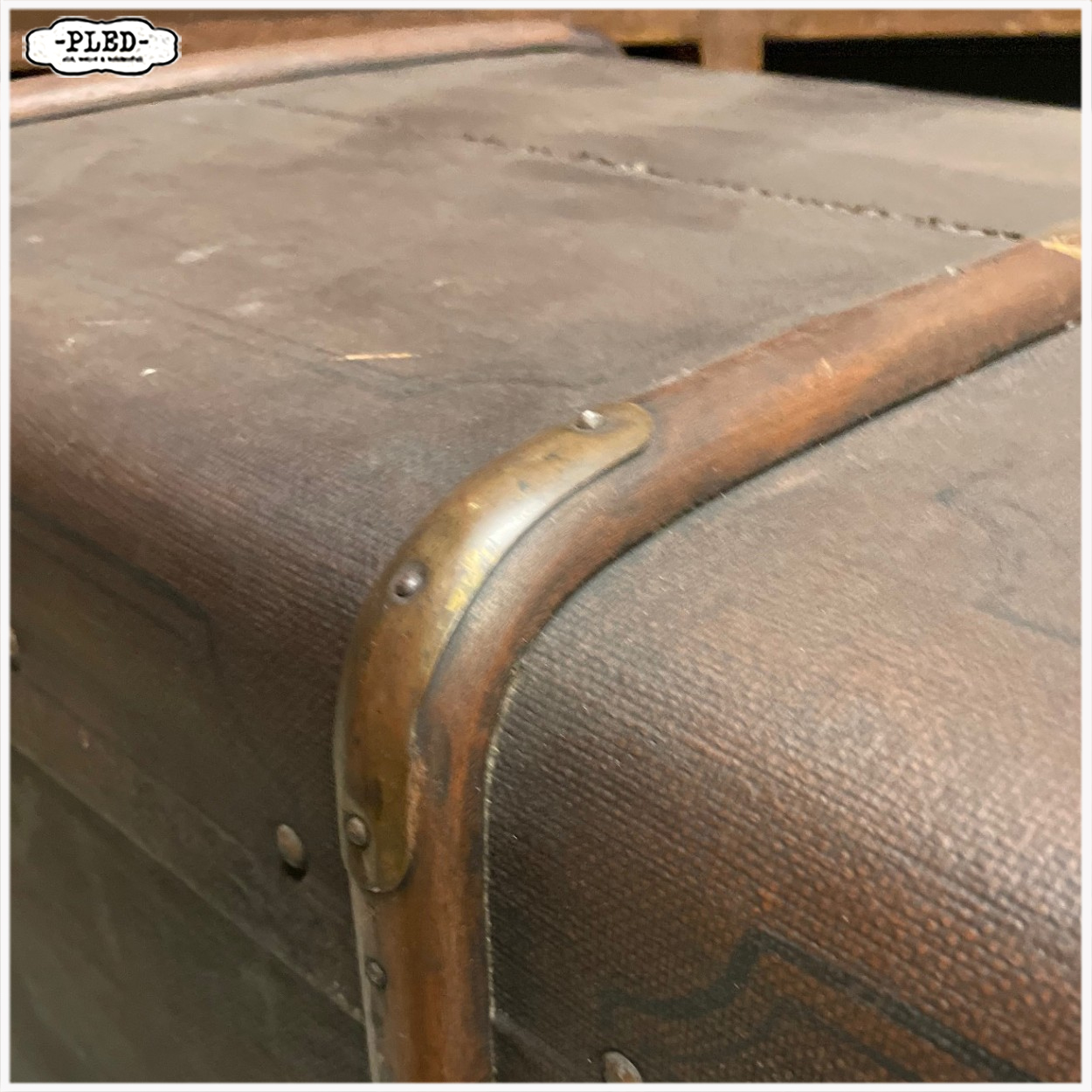 Oude, decoratieve reiskoffer - Afbeelding 8