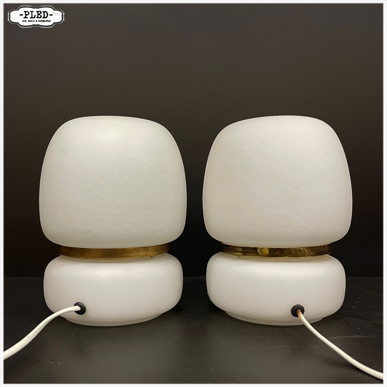 Twee vintage opaline tafellampen / bedlampen - Afbeelding 2