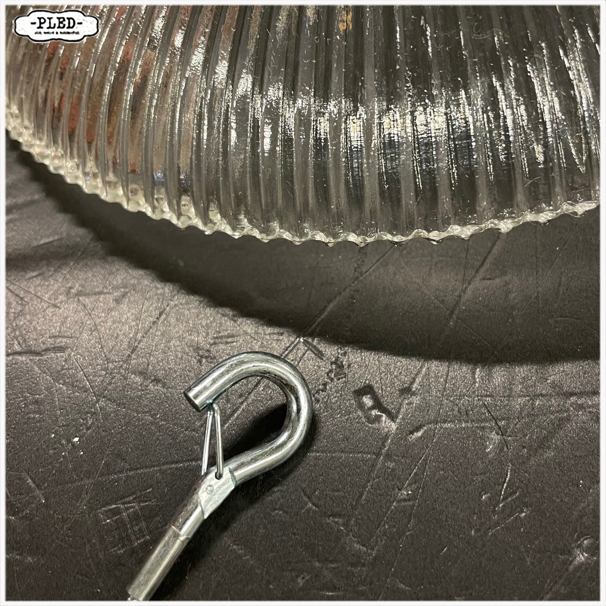 Oude glazen hanglamp, Holophane stijl - Afbeelding 11