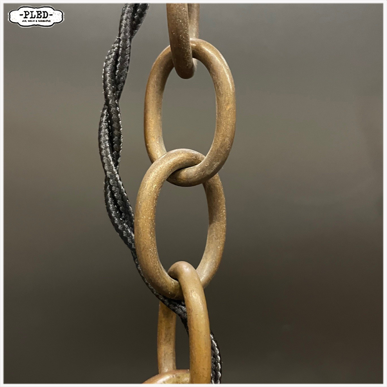 Oude hanglamp met geribbelde glazen kap en messing kap - Afbeelding 12